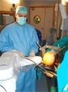 Il Dr Cardinale mentre utilizza il robot neuromate durante una procedura SEEG